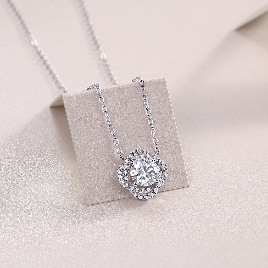 Lucky Flower - A Fashionable And Light Luxury Jewelry Pendant Necklace Set With Top-quality Moissanite, S925 Silver Plated Platinum