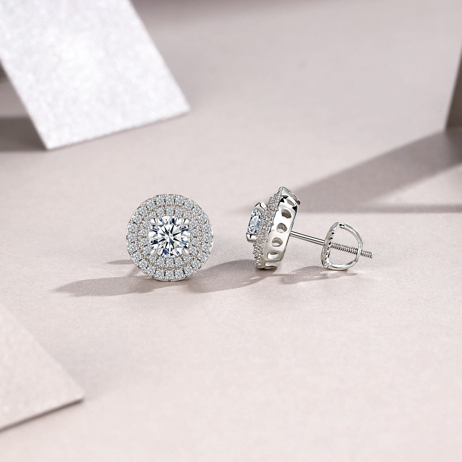 A Luxurious And Fashionable Minimalist Jewelry Earring Set Featuring A 0.5-carat Top-quality Morganite, Made Of S925 Silver Electroplated With Platinum.