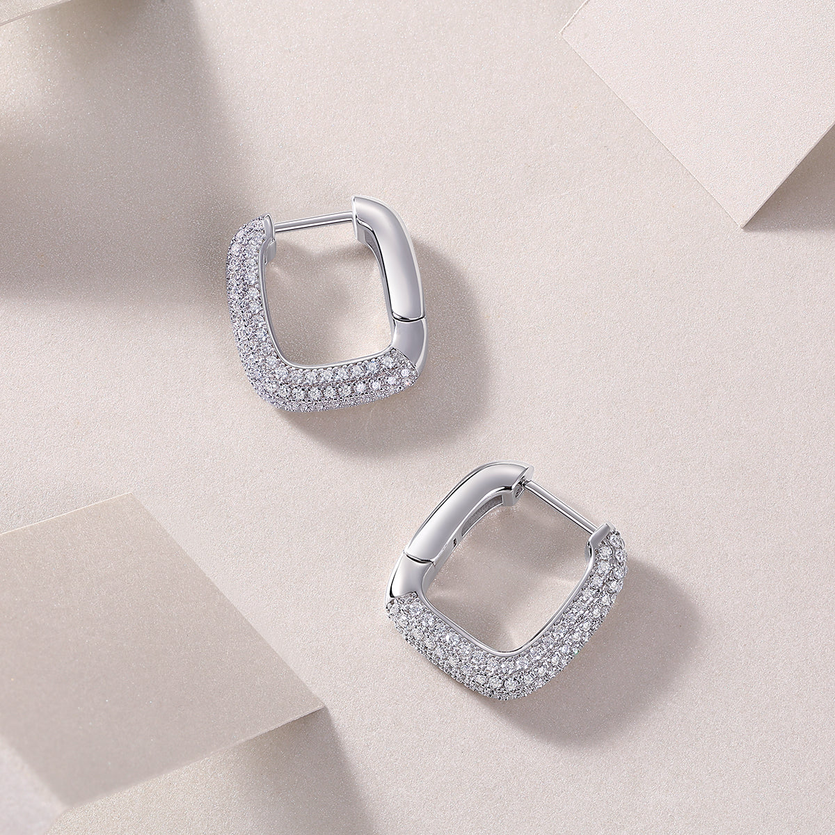 Top-quality Moissanite Luxury And Fashionable Light Luxury Jewelry Silver Stud Earrings S925 Silver Plated Platinum