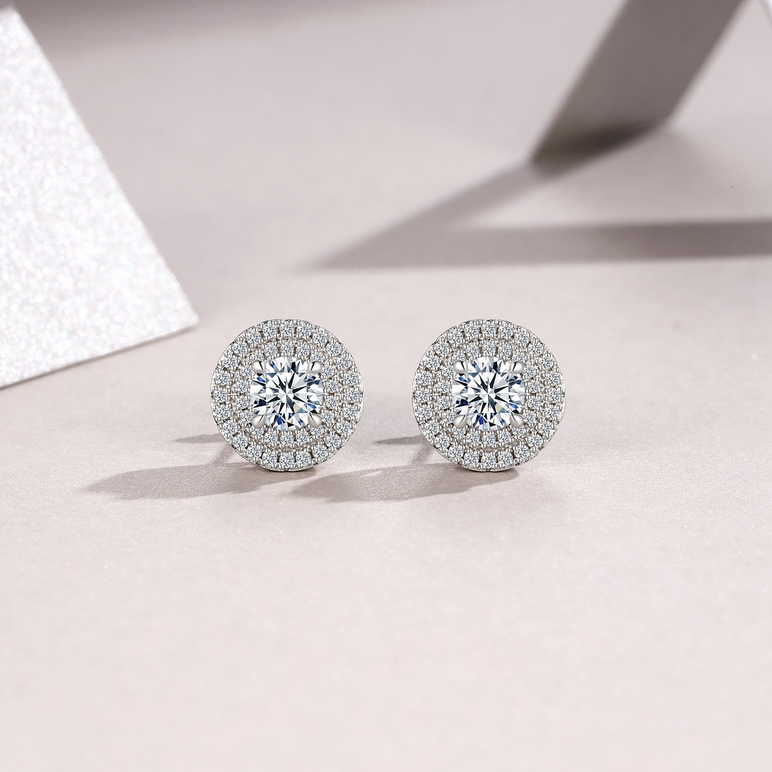 A Luxurious And Fashionable Minimalist Jewelry Earring Set Featuring A 0.5-carat Top-quality Morganite, Made Of S925 Silver Electroplated With Platinum.