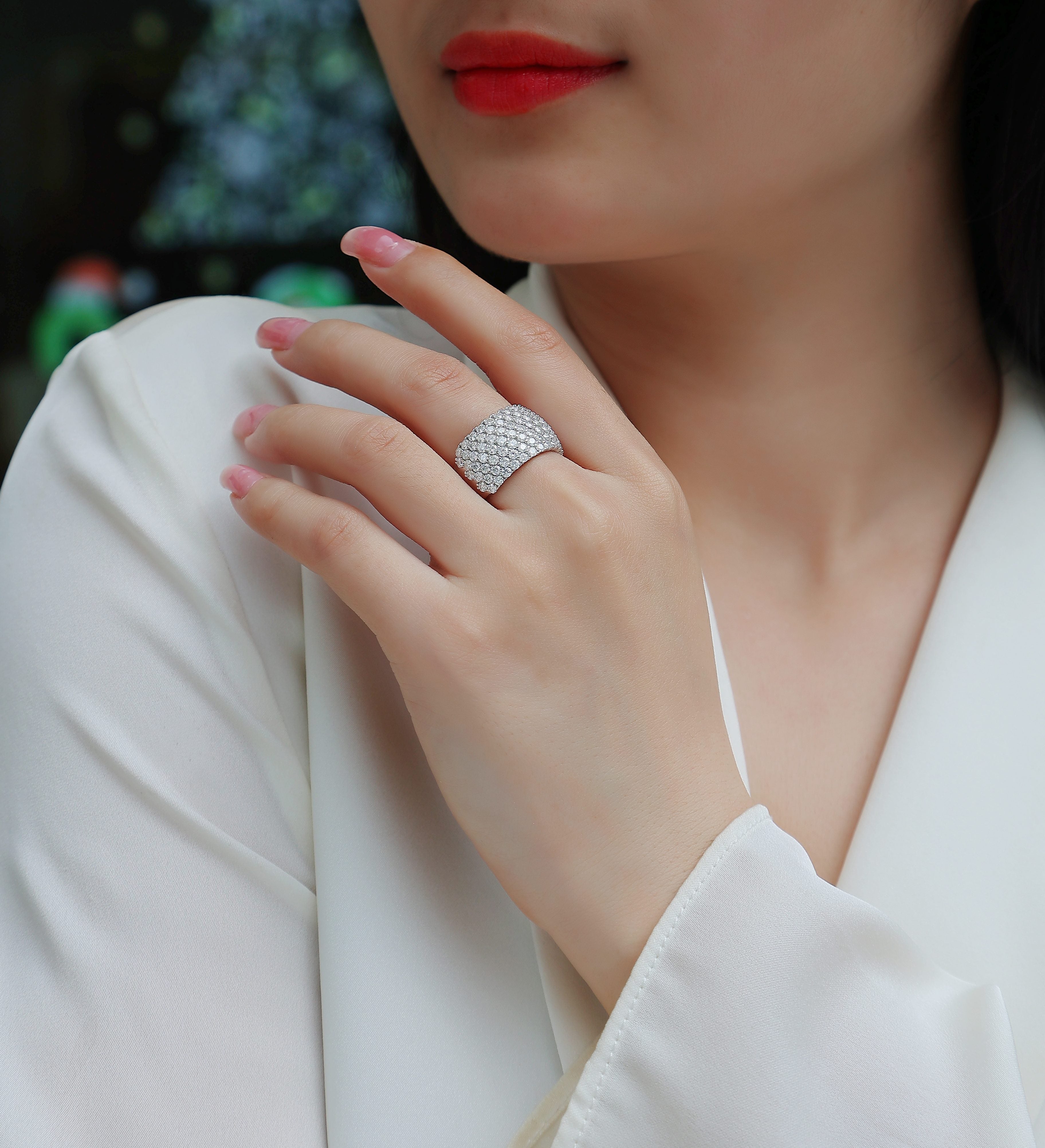 Dynamic And Dazzling - A Wedding Ring Set With Top-quality Moissanite S925 In Silver And Platinum-plated. The Ring Can Be Inspected With A Diamond Pen