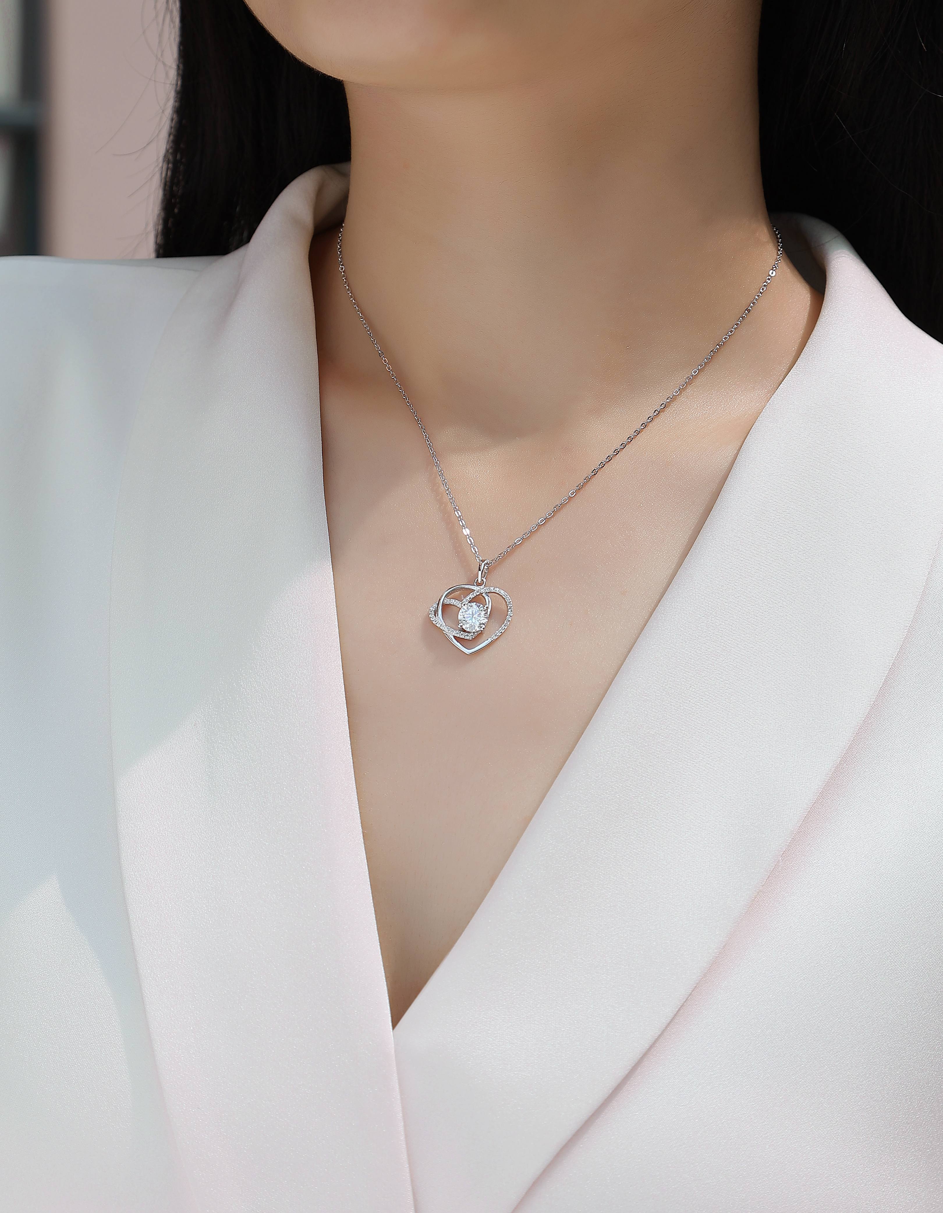1Heart To Heart - A Fashionable And Luxurious Diamond Jewelry Pendant Set With 1-carat Moissan Diamond S925 Sterling Silver And Platinum Plating Prohibit TikTok sales