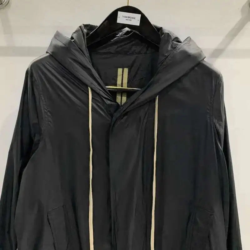 HKSH Spring Summer Men's Tide Dark Trench Hooded Windbreaker Casual Thin Zipper Loose Side Sewn Pockets Solid Color Coats HK2043
