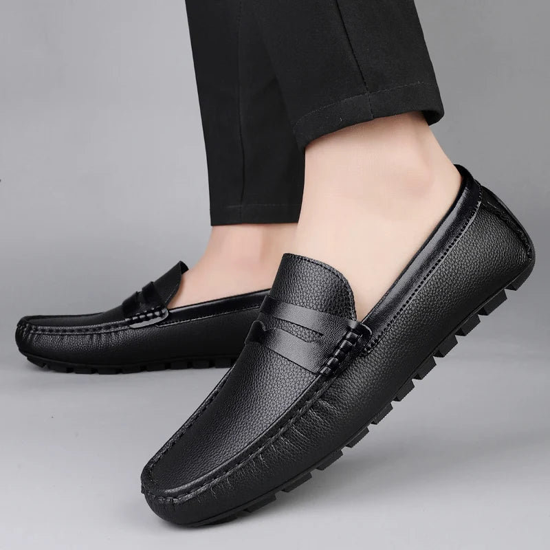 Spring New Men's Comfortable Round Head Soft Bottom Bean Shoes Fashion Brand Men's Legged Breathable Leather Casual Loafers