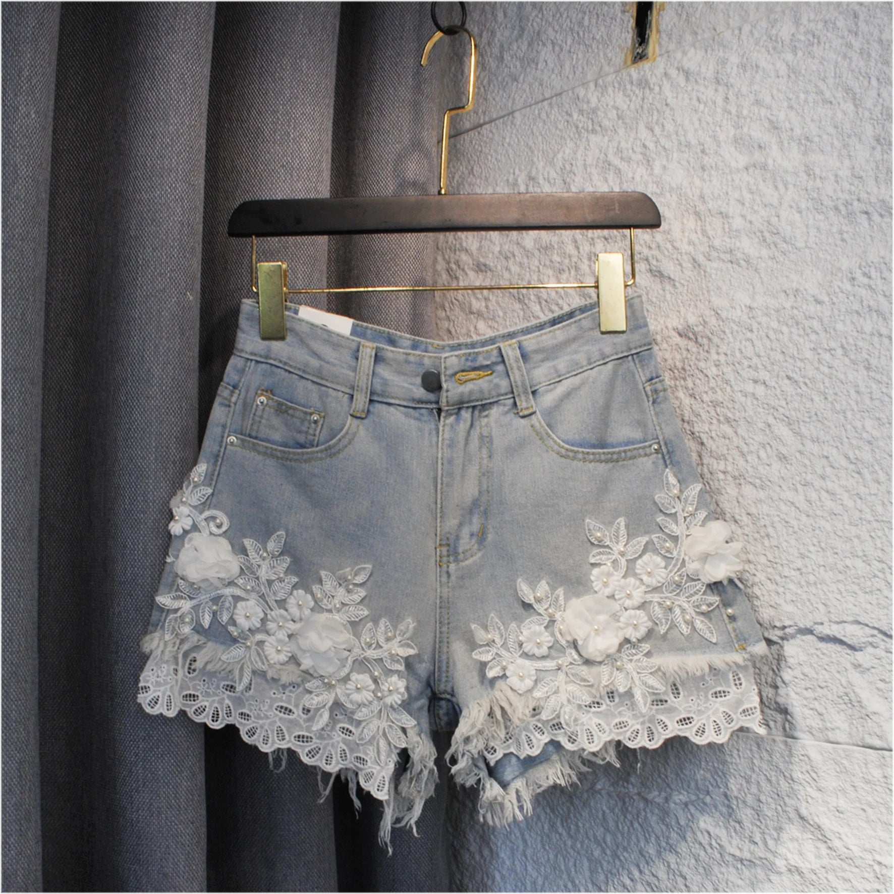 2025 New White Lace Flowers Jorts Y2K Women Fashion Cowboy Shorts Embroidered Denim Shorts Women Summer Beading Lace Shorts Jean