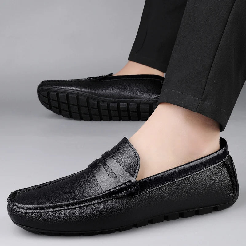 Spring New Men's Comfortable Round Head Soft Bottom Bean Shoes Fashion Brand Men's Legged Breathable Leather Casual Loafers