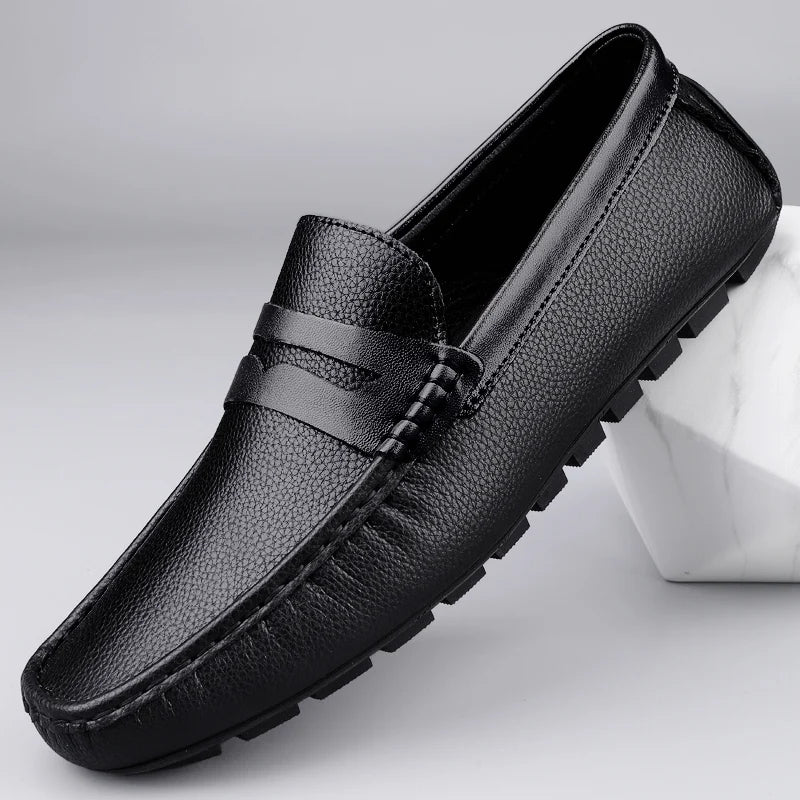 Spring New Men's Comfortable Round Head Soft Bottom Bean Shoes Fashion Brand Men's Legged Breathable Leather Casual Loafers
