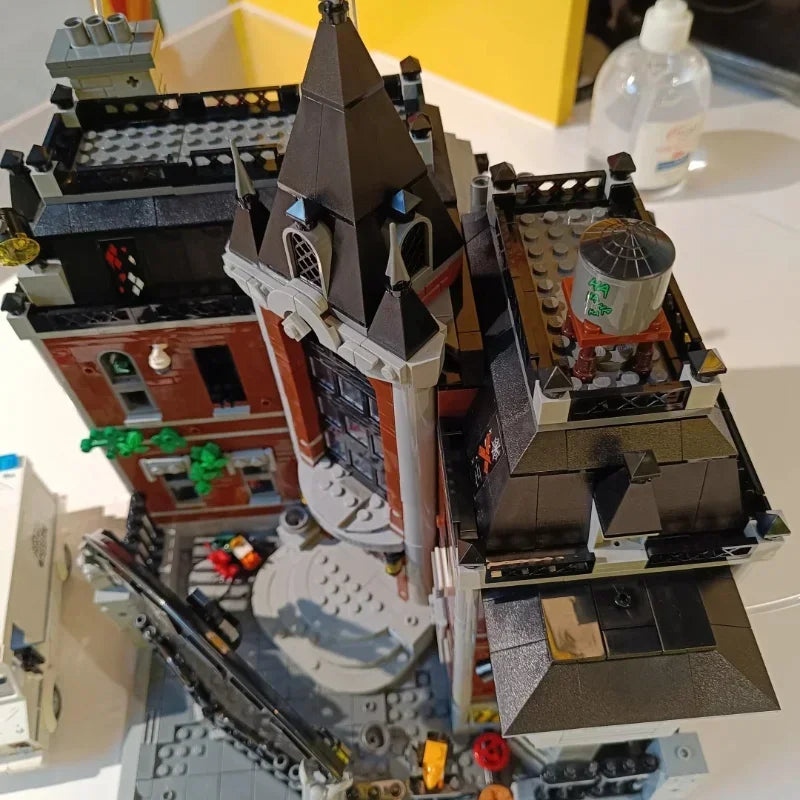 2026 NEW 76300 Arkham Asylum building model, suitable as a birthday gift, collection item or decorative piece for adults.