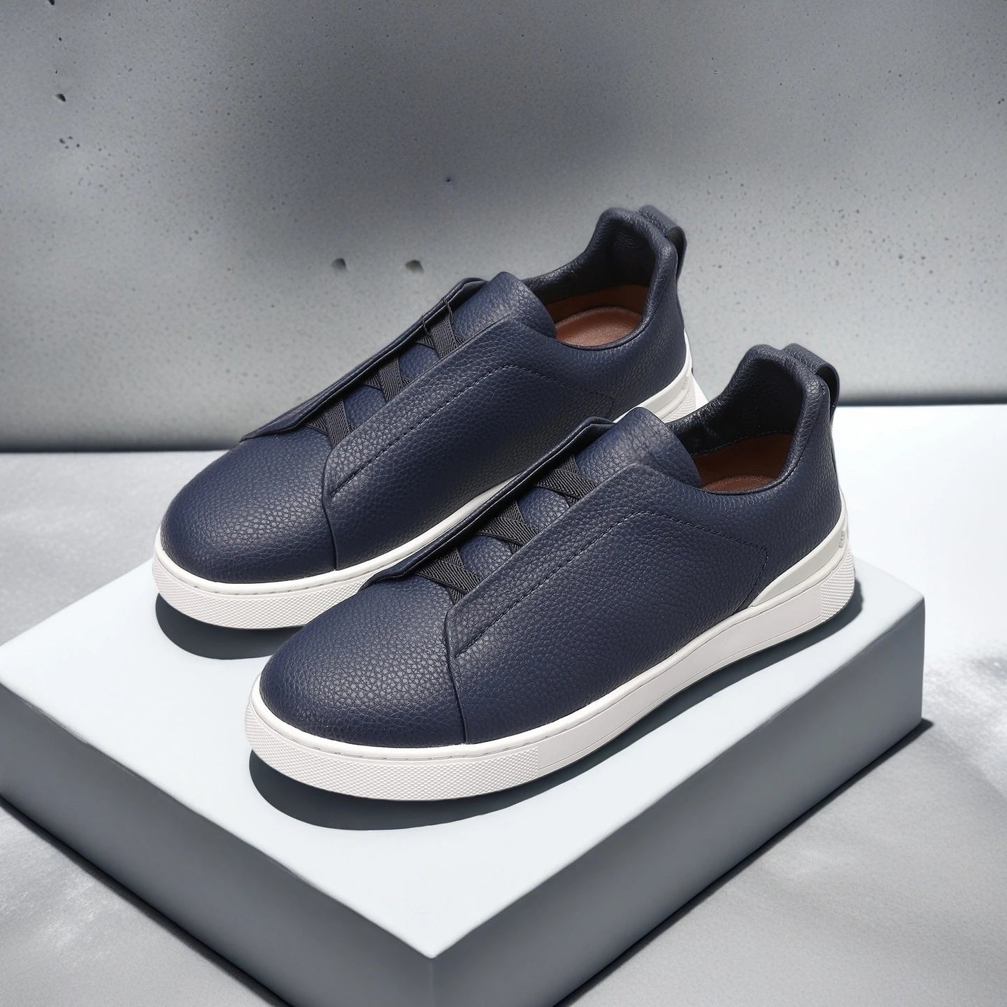 Luxury Brand Men's Shoes Handmade Casual Sneakers Business Slip-on Shoes Anti-slip Breathable Sports Shoes Loafers Holiday Gifts