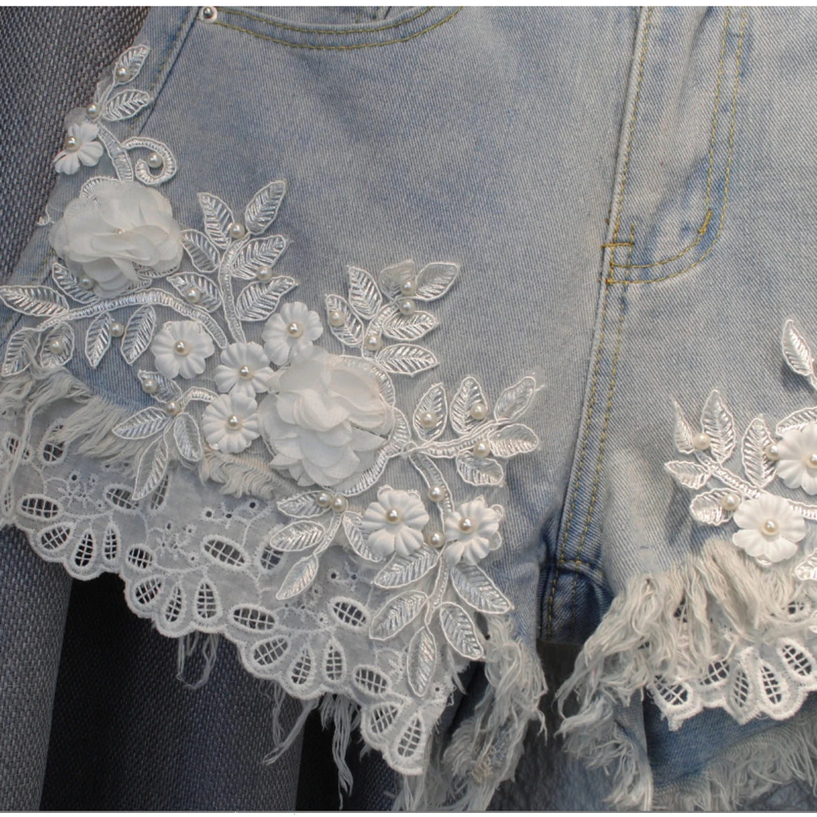 2025 New White Lace Flowers Jorts Y2K Women Fashion Cowboy Shorts Embroidered Denim Shorts Women Summer Beading Lace Shorts Jean