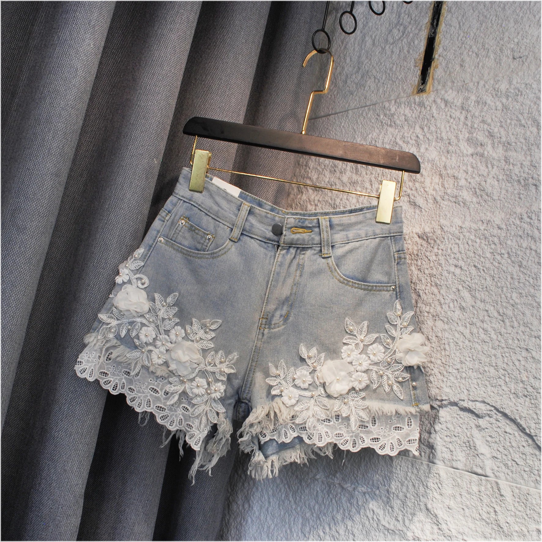2025 New White Lace Flowers Jorts Y2K Women Fashion Cowboy Shorts Embroidered Denim Shorts Women Summer Beading Lace Shorts Jean