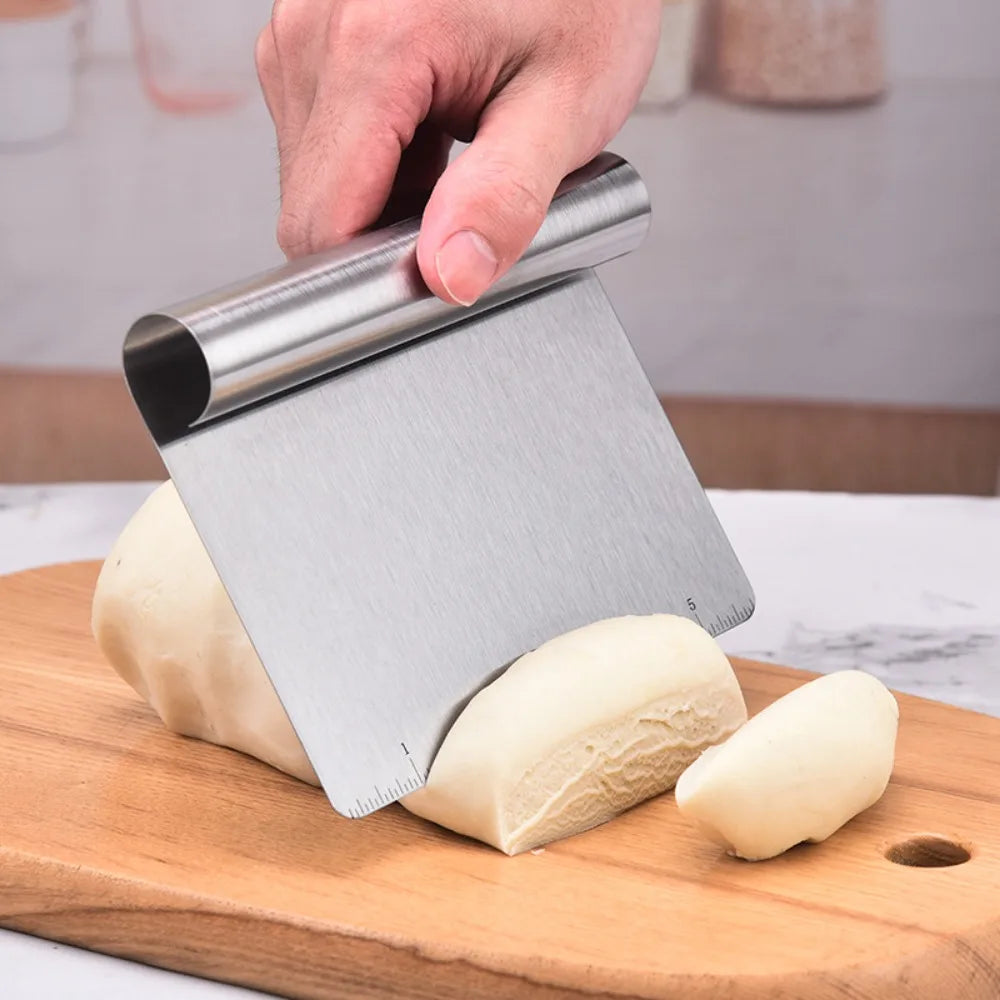 Baking Tool Stainless Steel Dough Cutter Graduated Integrated Pizza Scraper Manual Curled Edge Bench Scraper Cake