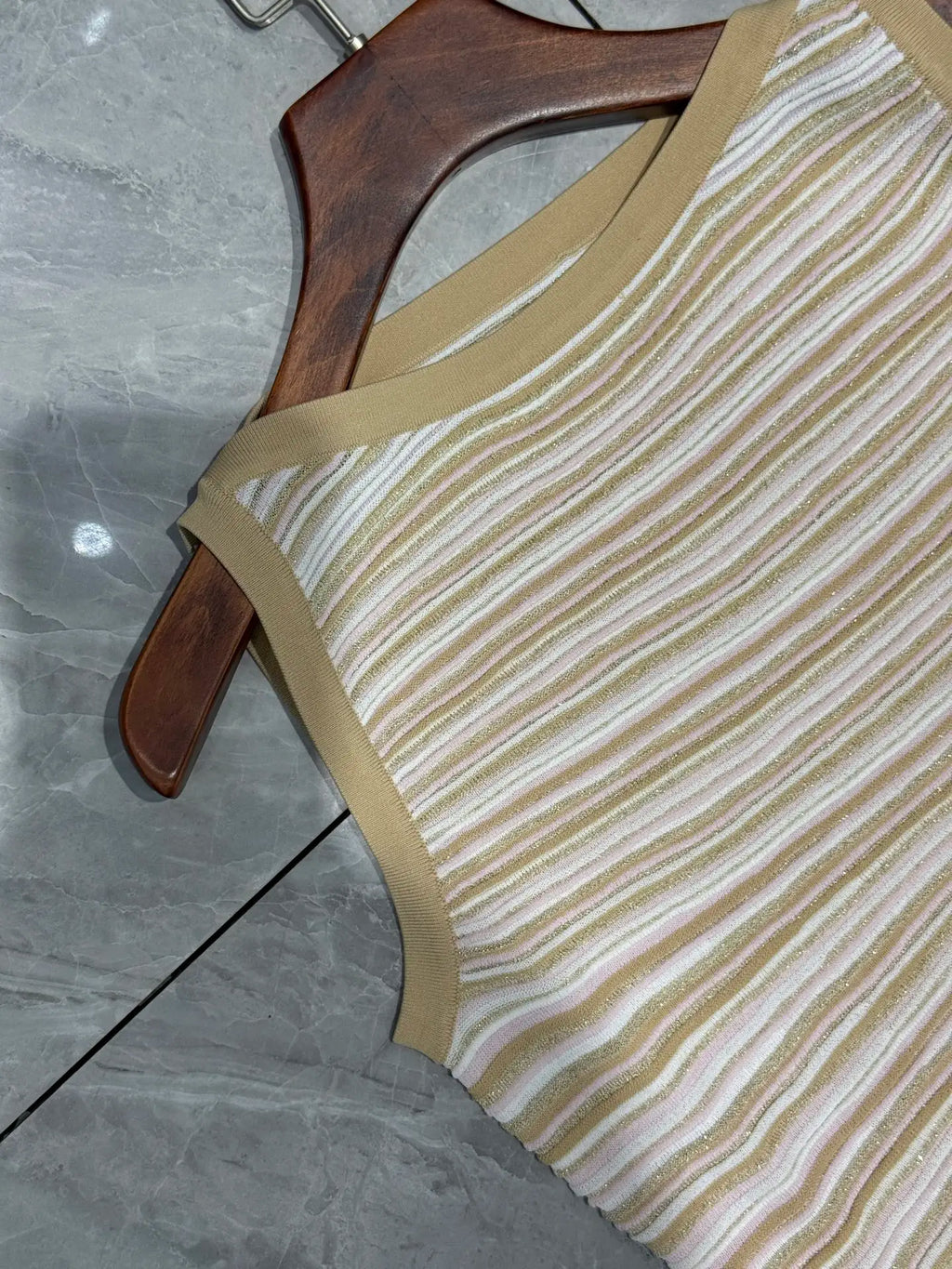 Women Metallic Stripes Sequined Sleeveless Irregular Top + Zigzag Striped Long Skirt Set