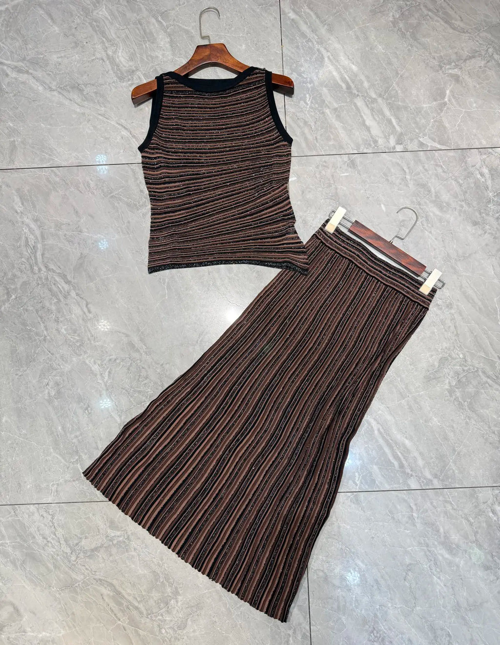 Women Metallic Stripes Sequined Sleeveless Irregular Top + Zigzag Striped Long Skirt Set