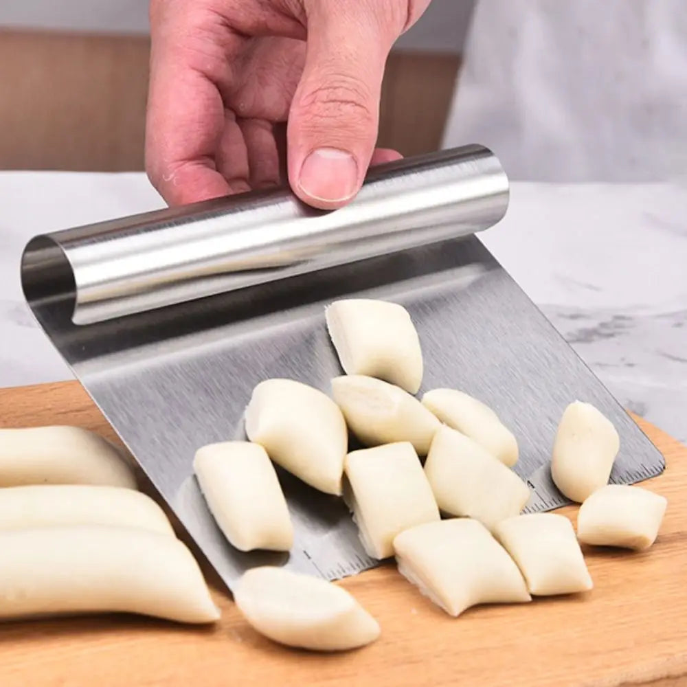 Baking Tool Stainless Steel Dough Cutter Graduated Integrated Pizza Scraper Manual Curled Edge Bench Scraper Cake