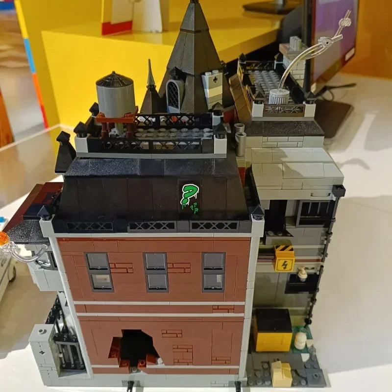 2026 NEW 76300 Arkham Asylum building model, suitable as a birthday gift, collection item or decorative piece for adults.