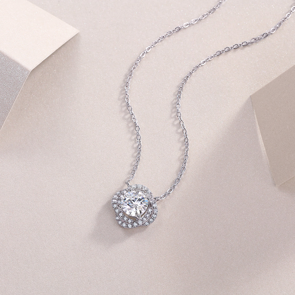 Lucky Flower - A Fashionable And Light Luxury Jewelry Pendant Necklace Set With Top-quality Moissanite, S925 Silver Plated Platinum