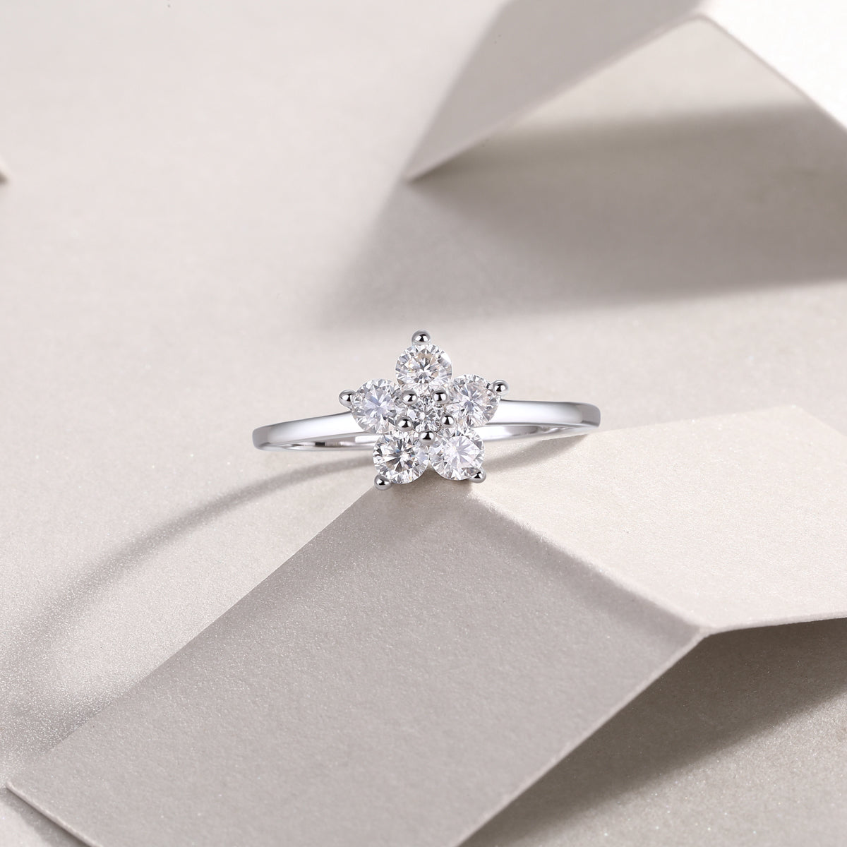 A Luxurious And Fashionable Light Luxury Jewelry Silver Ring Set With Top-quality Moissanite, S925 Silver Plated With Platinum